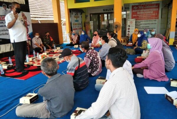 Sinergi BNN Kab. Gresik dengan Kantor CamatKebomas, Babinsa, Babinkamtibnas, Kepala Desa dan Penggiat Anti NarkobaDalam Memerangi Narkoba di Kelurahan Ngargosari Kec. Kebomas Gresik