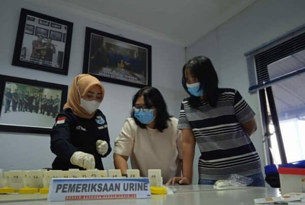 SCREENING TES URIN DI PT BAJA TIMUR CEMERLANG